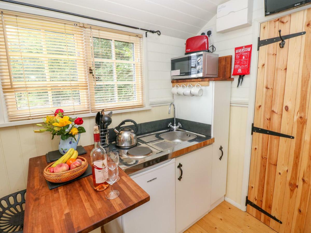 Shepherds Hut - The Crook Milford Haven Bagian luar foto