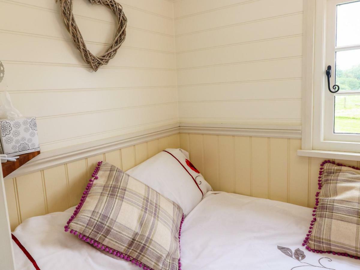 Shepherds Hut - The Crook Milford Haven Bagian luar foto